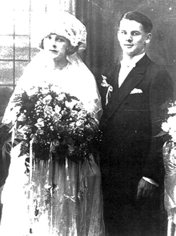 Wedding photo of Hank’s parents.