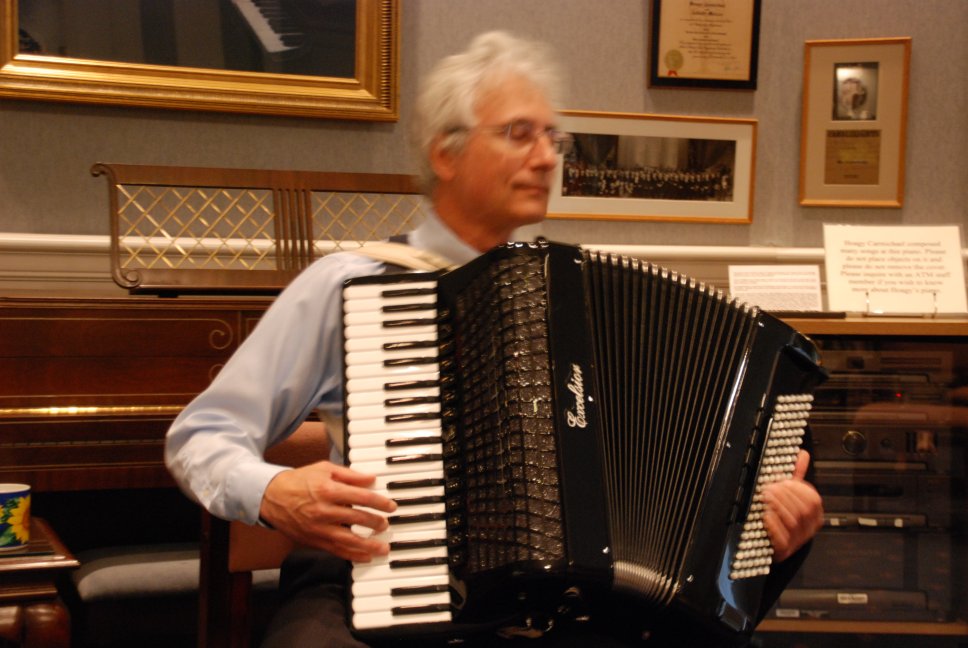Henry Doktorski in recital in Bloomington, Indiana